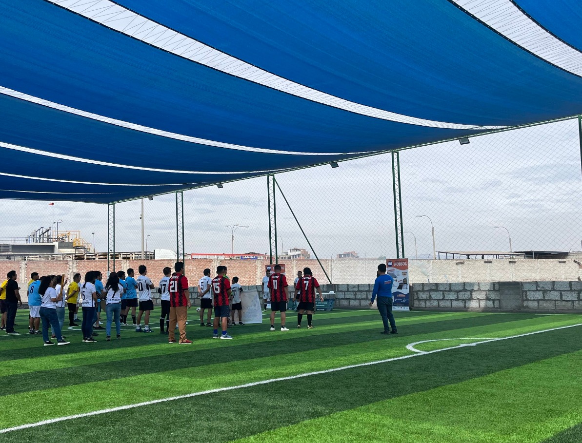 Partido en la cancha del club